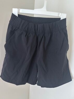 Aritzia Babaton The Gorup Weekender Short Black Athletic Shorts size small